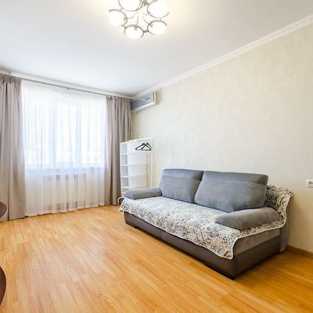 Artal Apartment On Obolonskaya Square 3 Kyiv Exterior photo