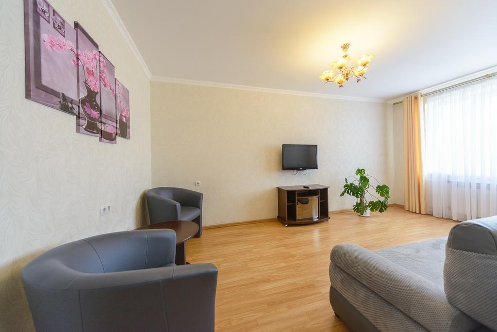 Artal Apartment On Obolonskaya Square 3 Kyiv Exterior photo