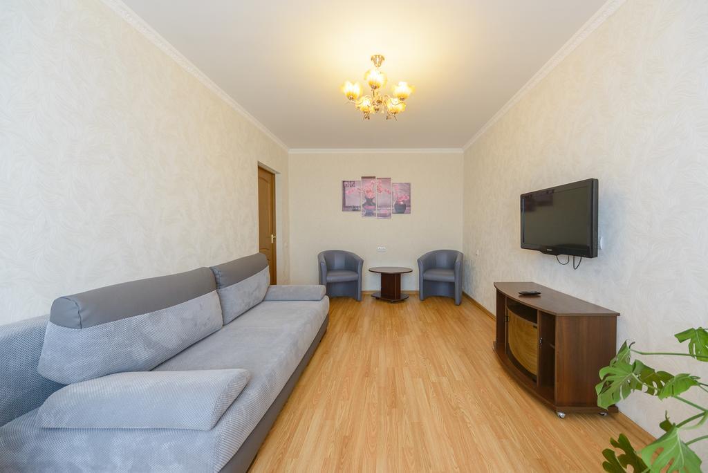 Artal Apartment On Obolonskaya Square 3 Kyiv Exterior photo